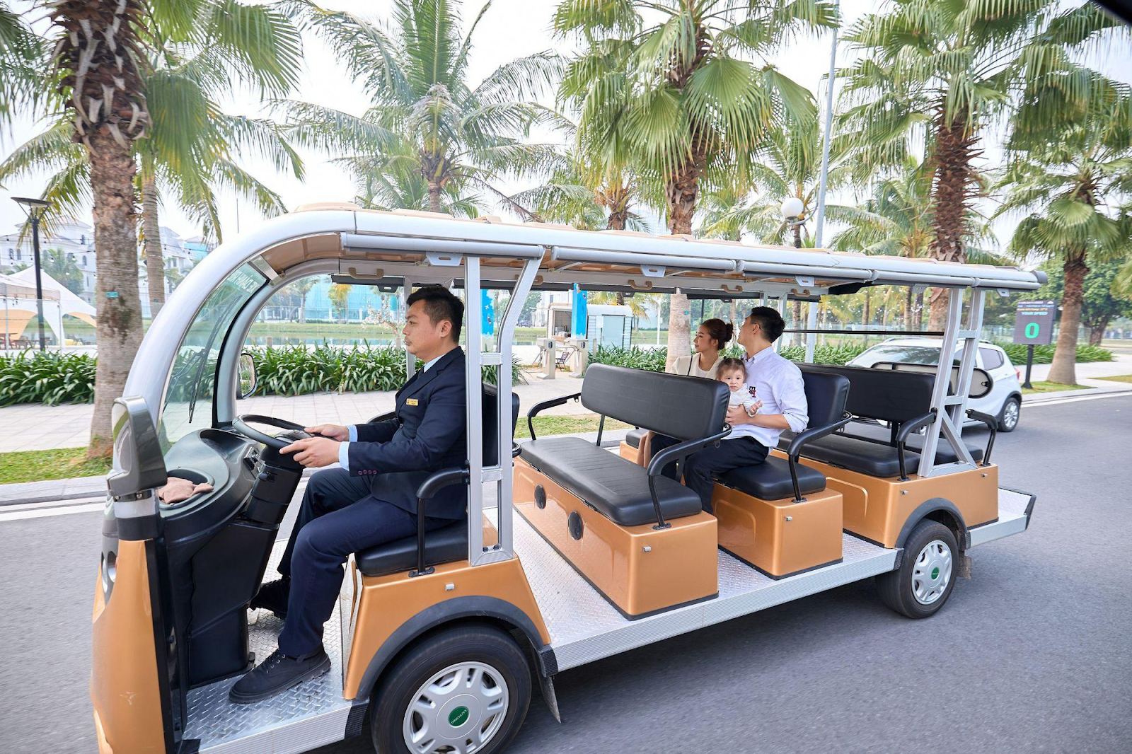 co-bao-nhieu-xe-buggy-phuc-vu-cu-dan-thue-masteri-waterfront-den-nha-xe